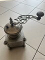 Starožitný kovový mlýnek na kávu - velký - váha 2,1 kg